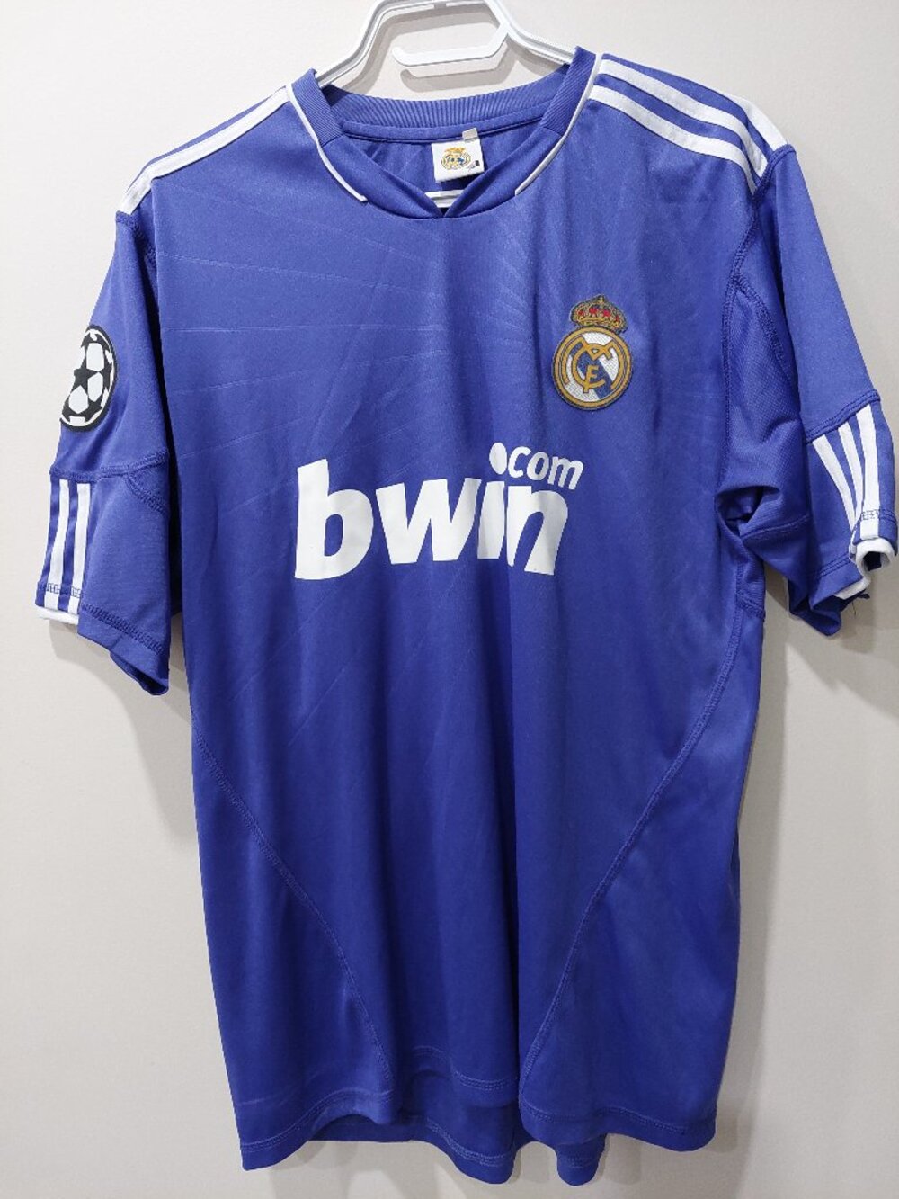 Real Madrid XL Soccer Jersey Blue Bwin Futbol Shirt